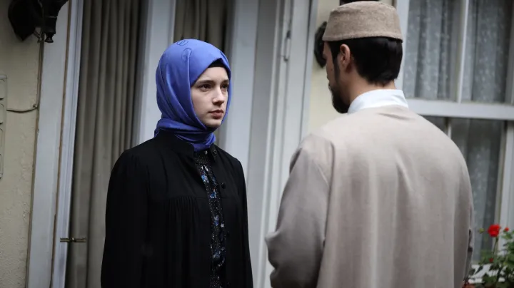 Red Roses (Kizil Goncalar) Episode 18 English Subtitles